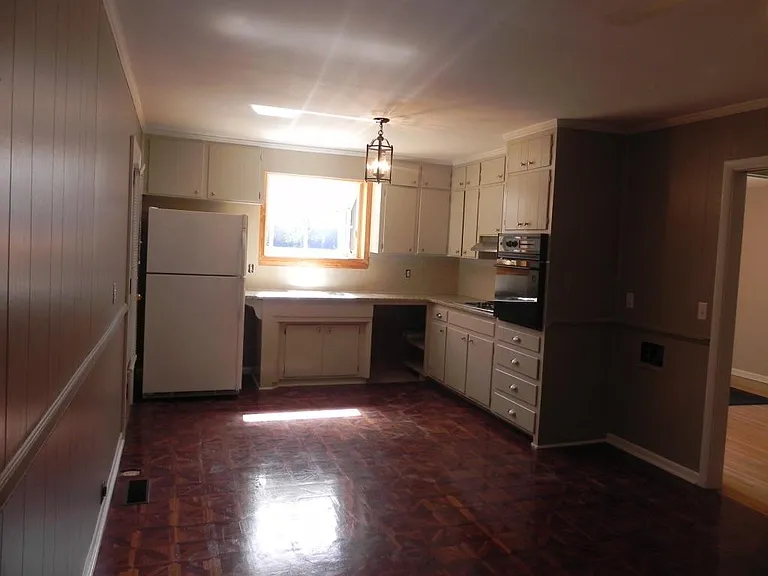 1725 Temple Ave — Photo 5