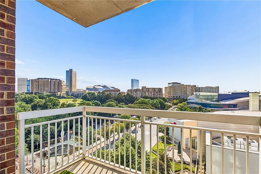 1 bed, 1.0 bath, 864 sqft, $2,150 — Photo 2