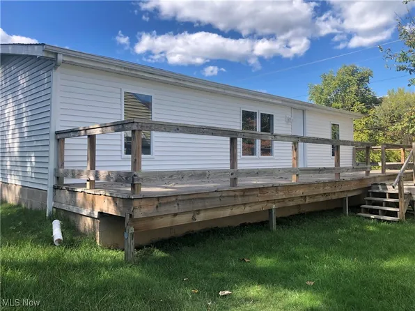 124 1st St, Follansbee, WV 26037