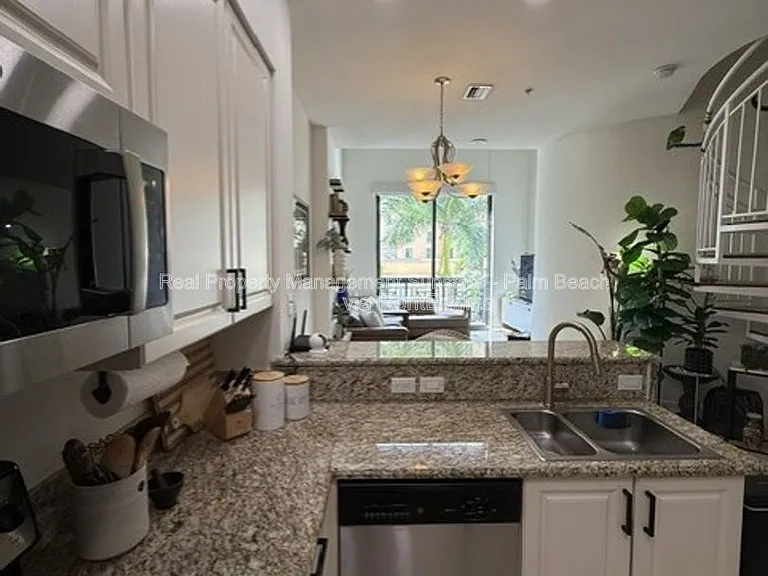 801 S Olive Ave #207 — Photo 9