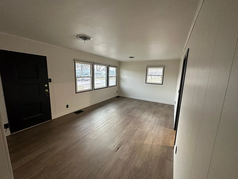 1504 Keith Dr NE — Photo 3
