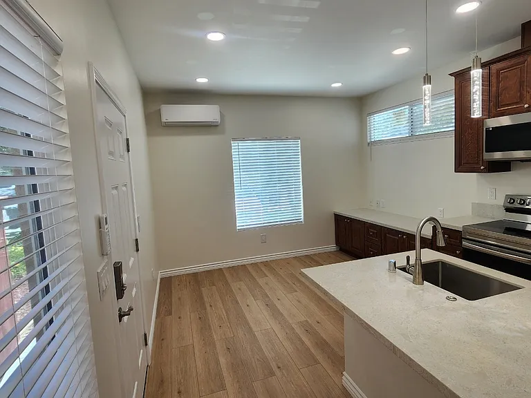 504 Peach Way #2 — Photo 8