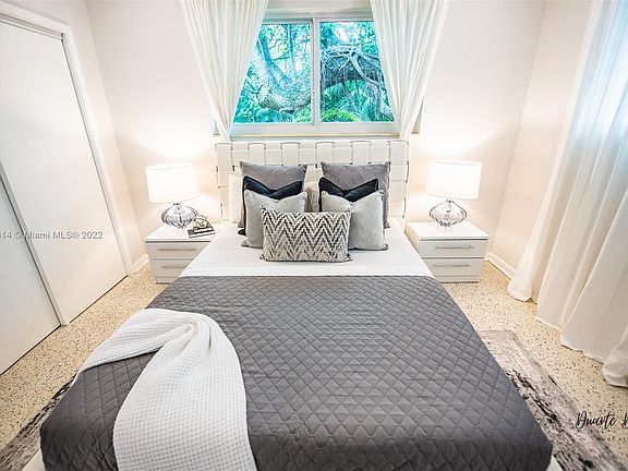 3rd image of 1544 Michigan Ave #1