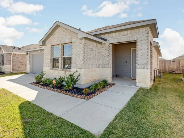 2218 Spyglass Dr, Navasota, TX 77868