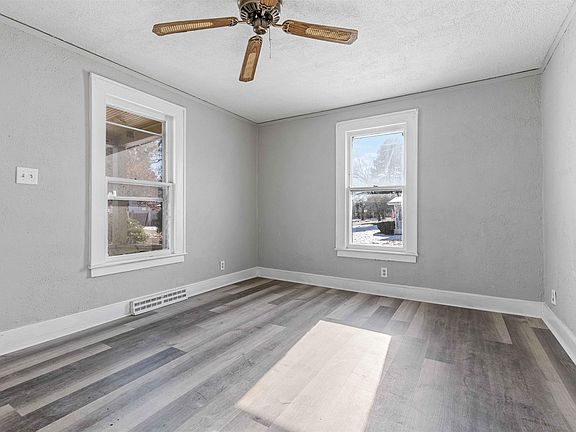 3rd image of 2322 Latham St