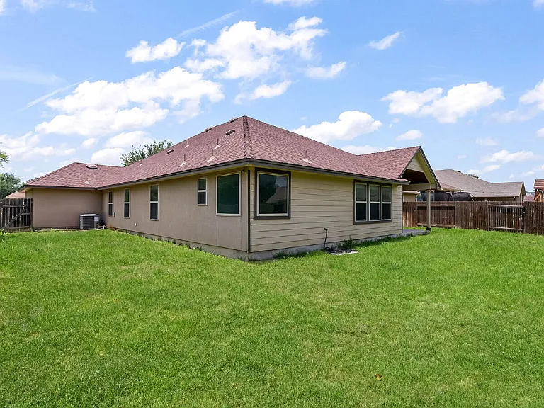 15606 Fox Ln — Photo 22