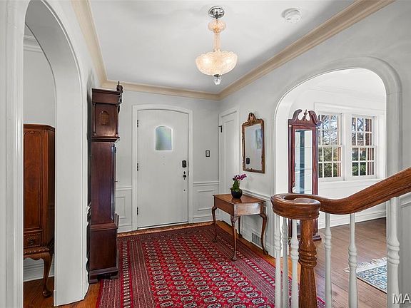 2nd image of 907 N Taylor Ave