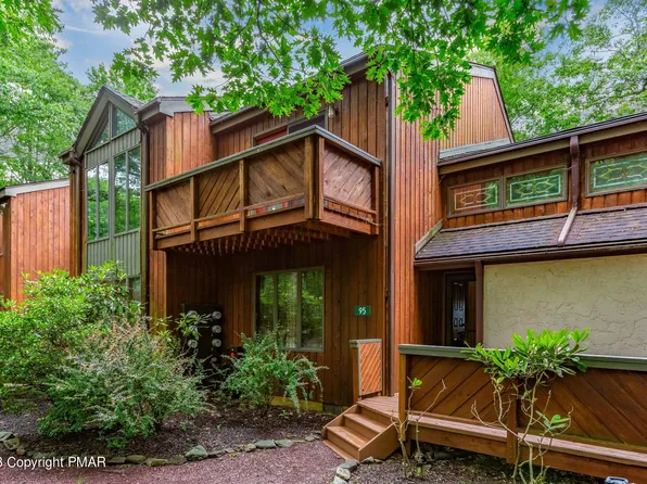 95 Ruffed Grouse Ct, Lake Harmony, PA 18624