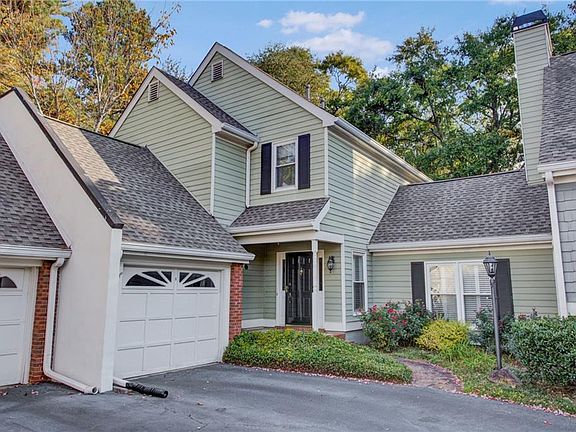 3rd image of 3 Vernon Glen Ct