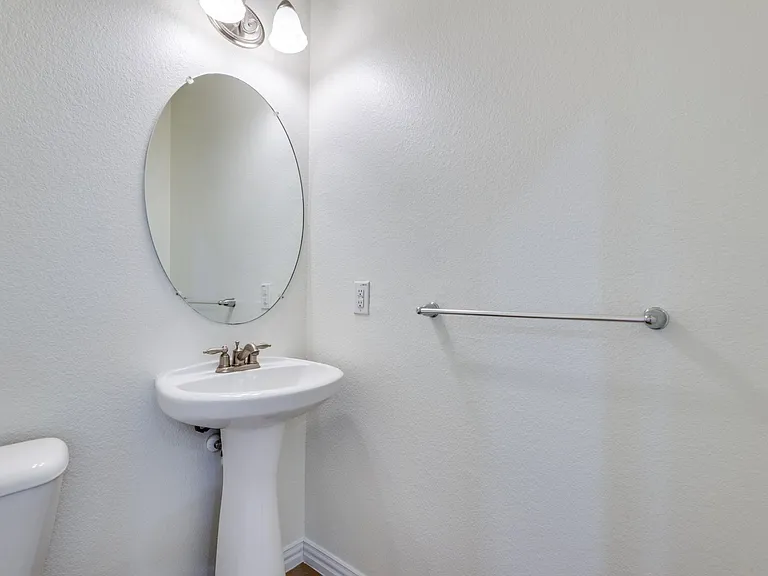 15924 Alvarado Dr — Photo 18