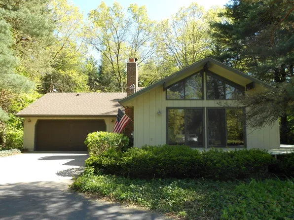 6366 Old Allegan Rd, Saugatuck, MI 49453