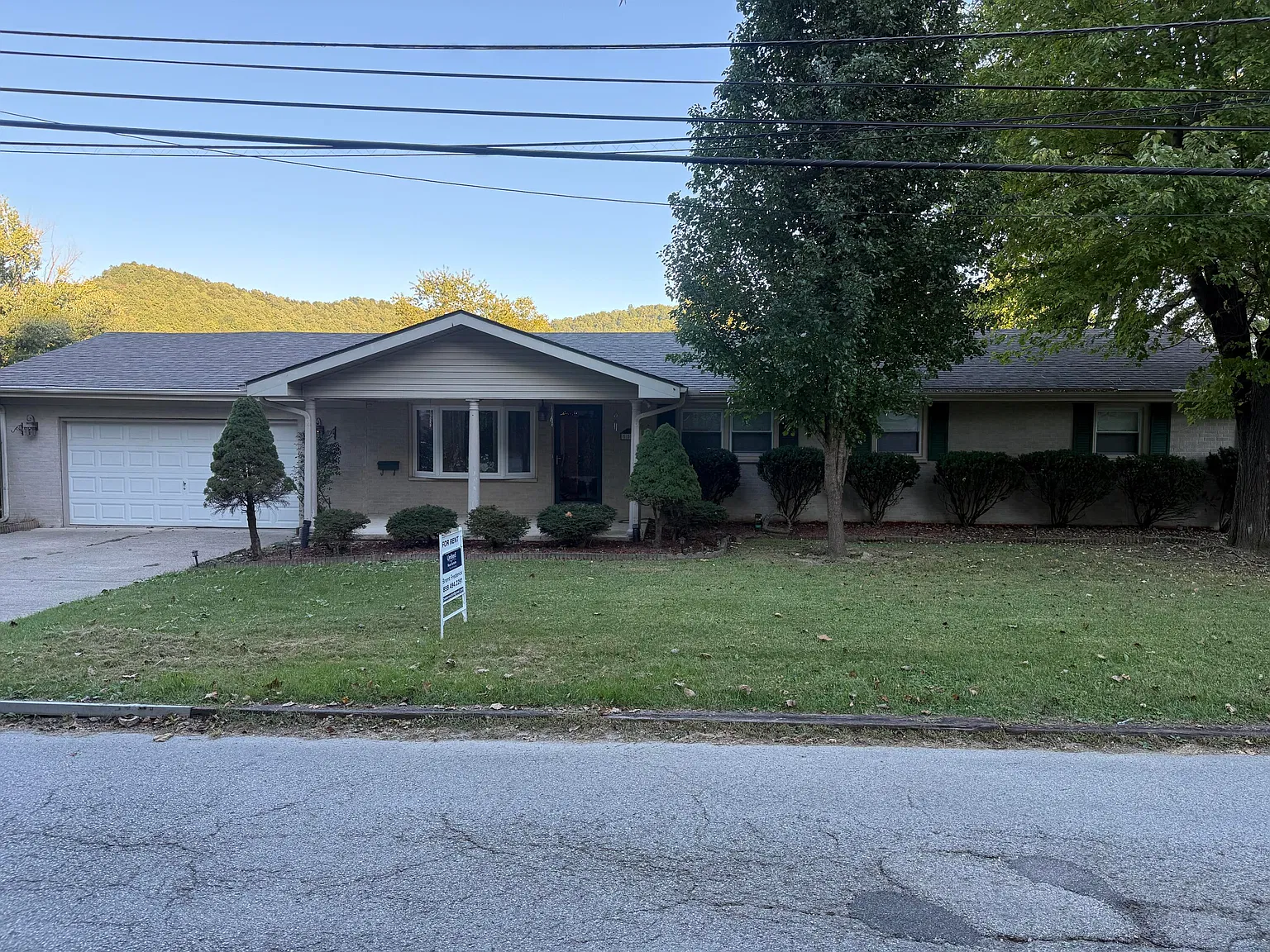 6 bed, 3.0 bath, 2232 sqft, $2,500 — Photo 1