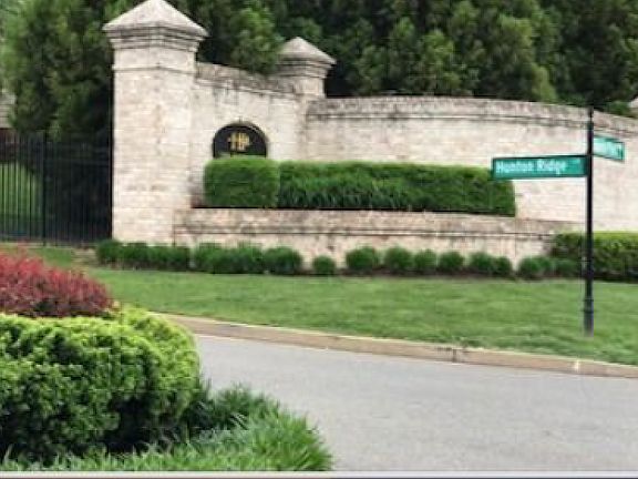 Hunton Ridge Community Entry