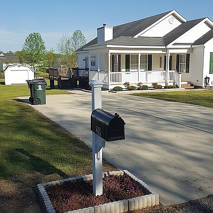 Parking  / shed behind