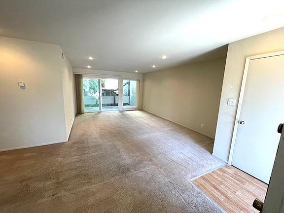 4th image of 1548 Hudson St #204