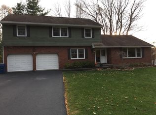 24 Vandenburg Ln, Latham, NY 12110