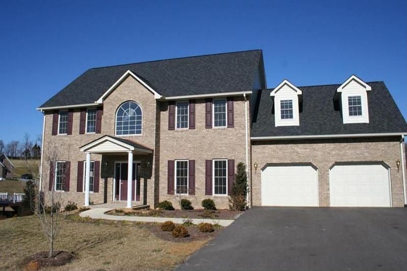 2nd image of 752 Scarlet Dr