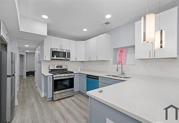 2nd image of 7143 S East End Ave #G