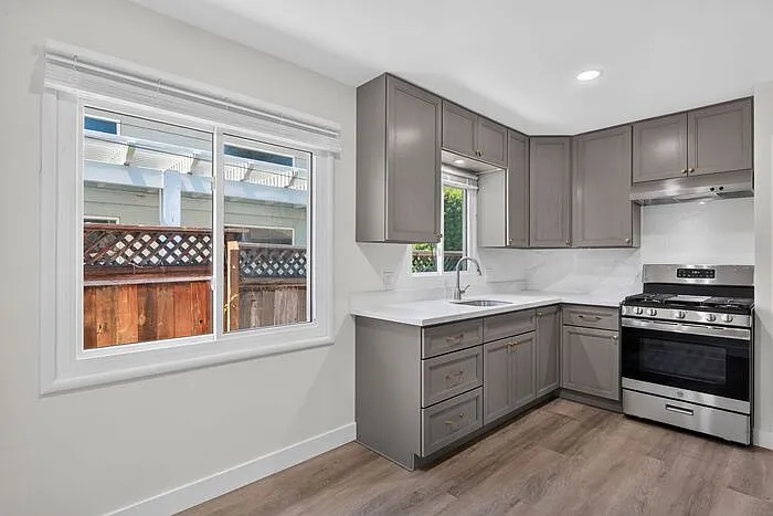 421 Webster St — Photo 10
