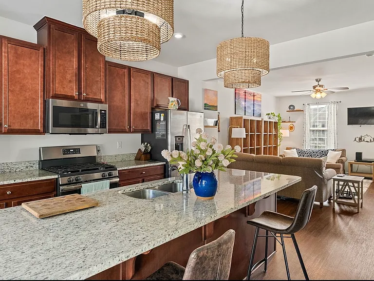 2066 Elm Tree Ct — Photo 3