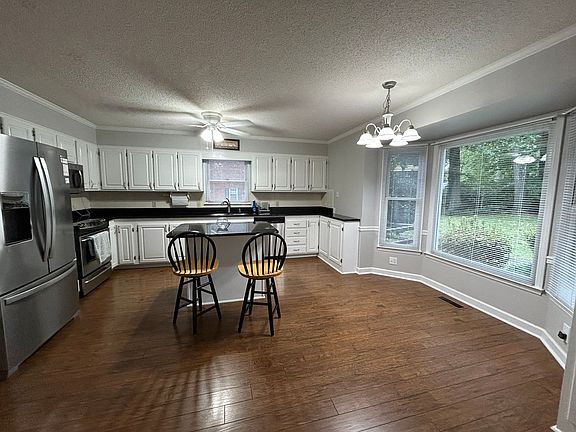 3rd image of 593 Barkworth Rd