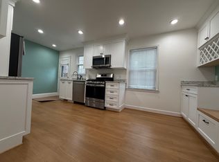 825 Neff Rd, Grosse Pointe, MI 48230