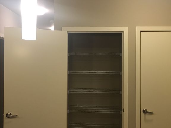 5th image of 1050 10th Ave NE Unit 415