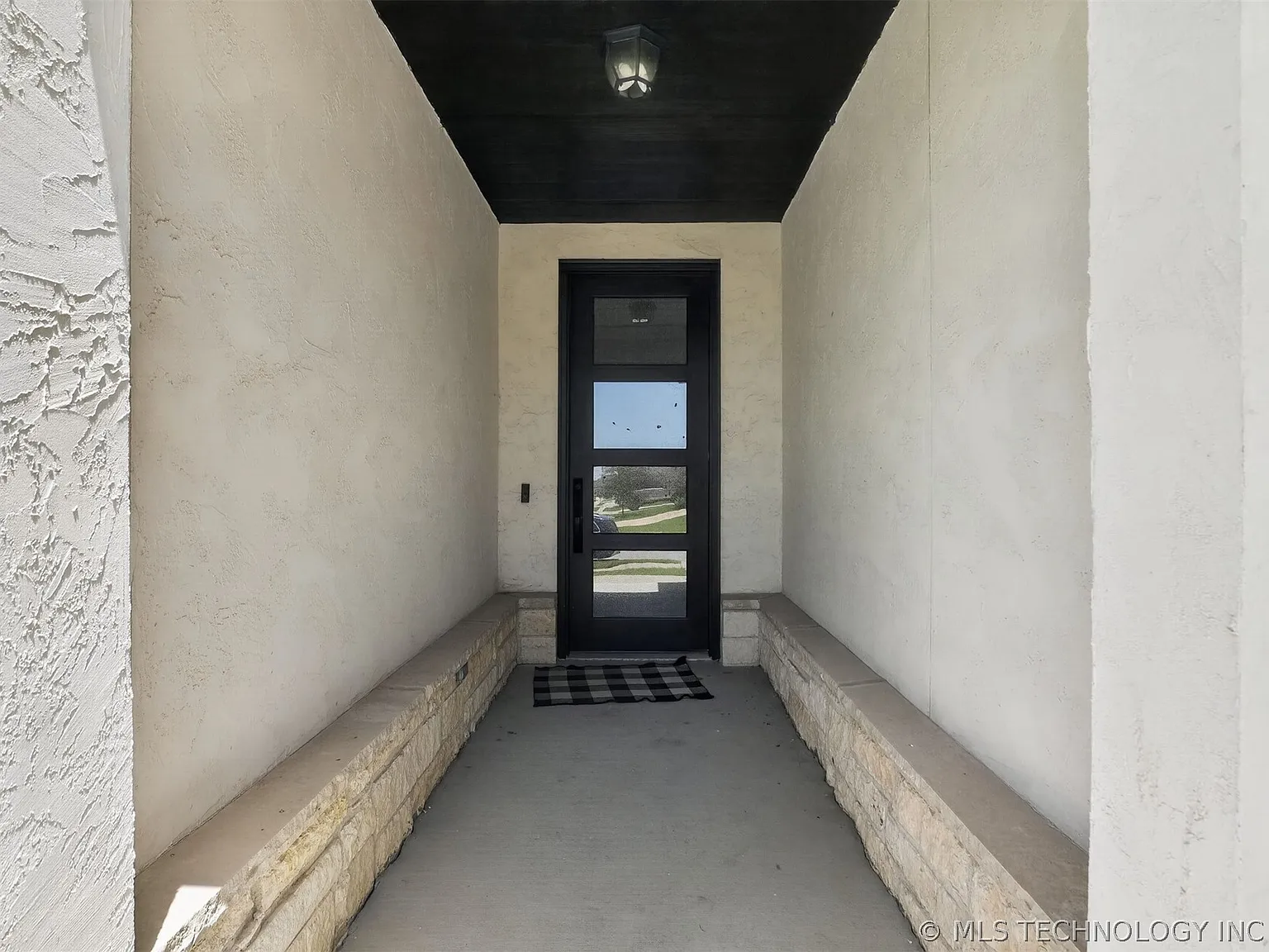 5 bed, 3.5 bath, 3559 sqft, $5,900 — Photo 3