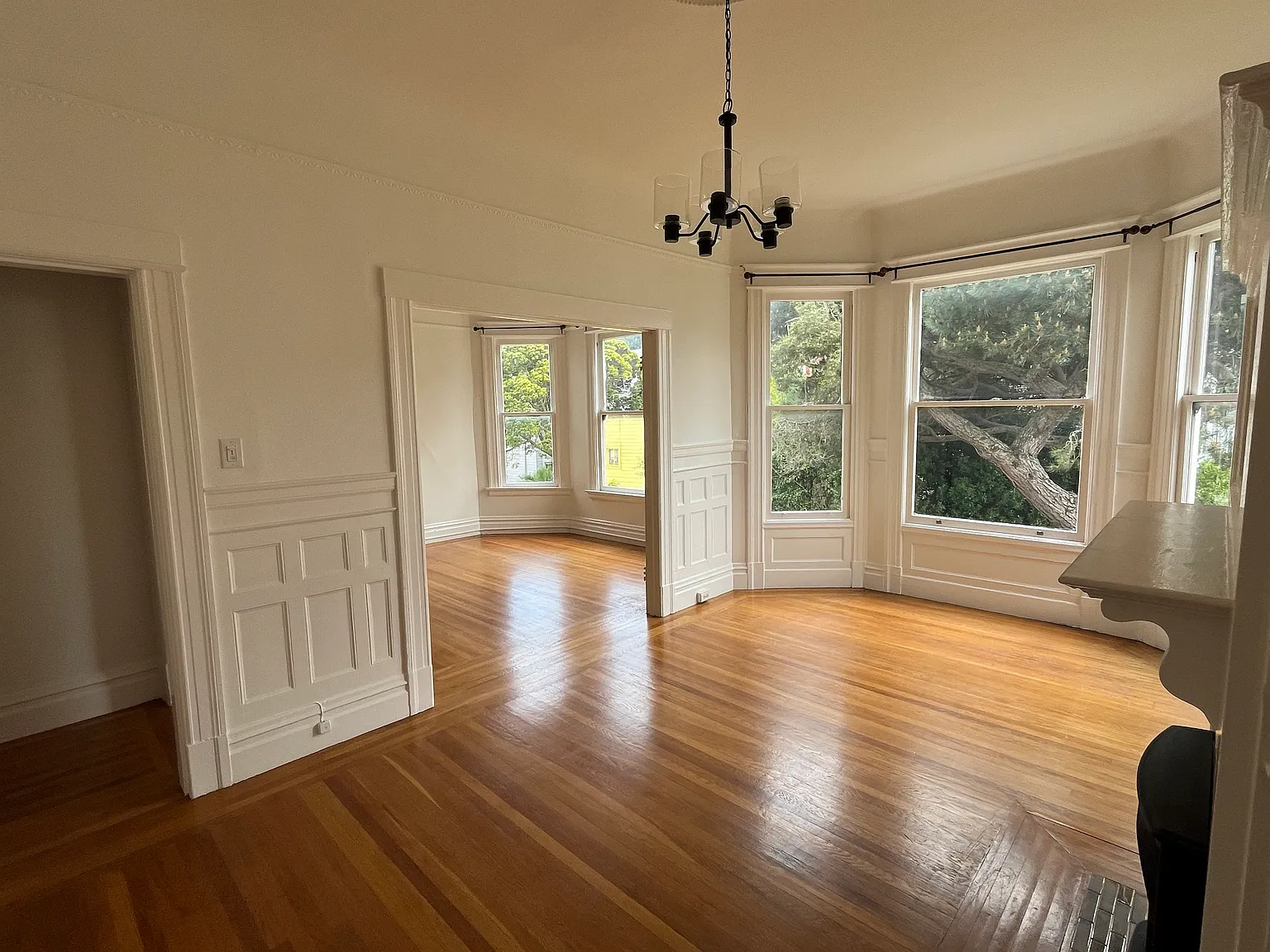 2 bed, 950 sqft, $5,500 — Photo 2
