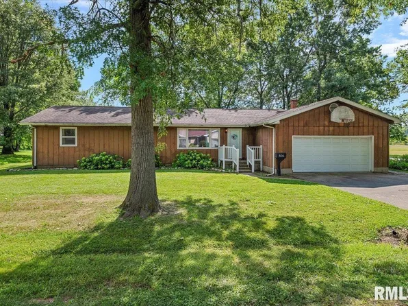 306 Chestnut St, Nokomis, IL 62075