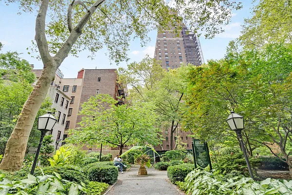 Rented by Level Group | media 74