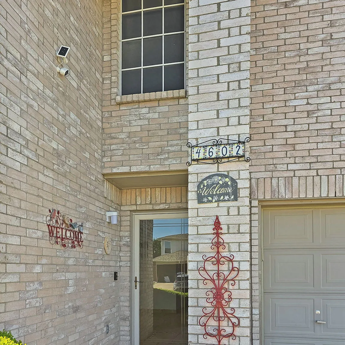 4 bed, 2.5 bath, 2703 sqft, $2,550 — Photo 2