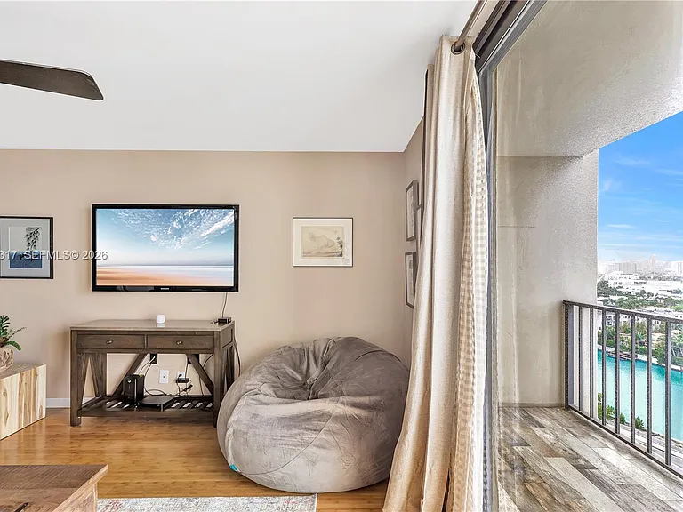 2625 Collins Ave #1609 — Photo 8