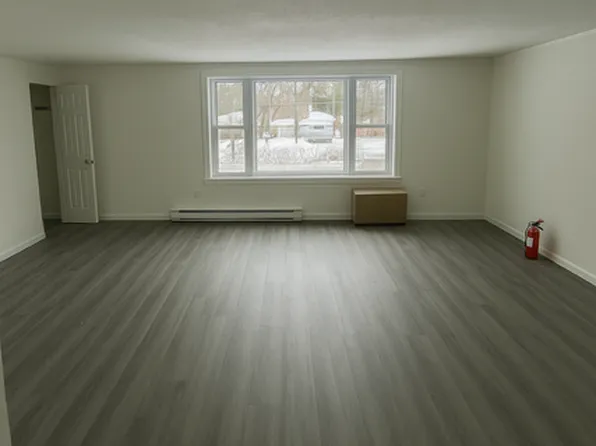 4 Clara Hill Ln #D, Essex Junction, VT 05452