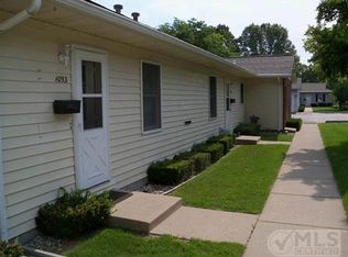 1055 Walnut Grove Dr, Norton Shores, MI