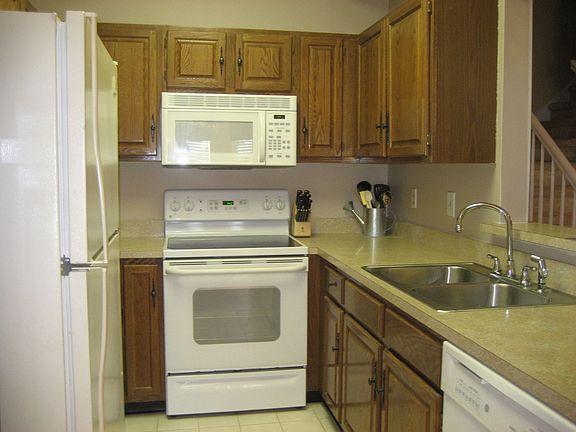 Kitchen - all appliances remain!