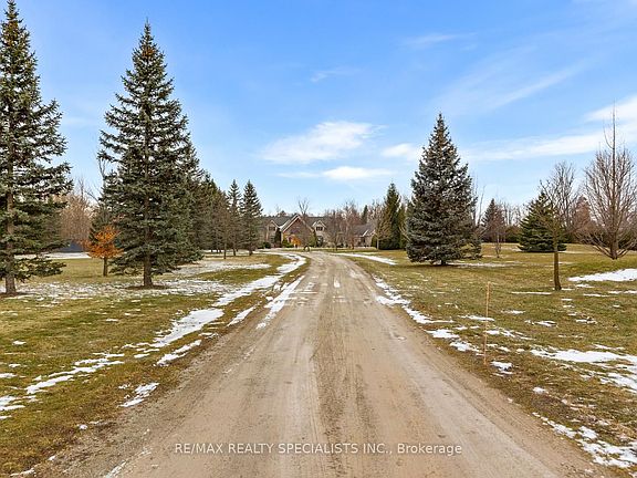 2nd image of 5290 Trafalgar Rd W