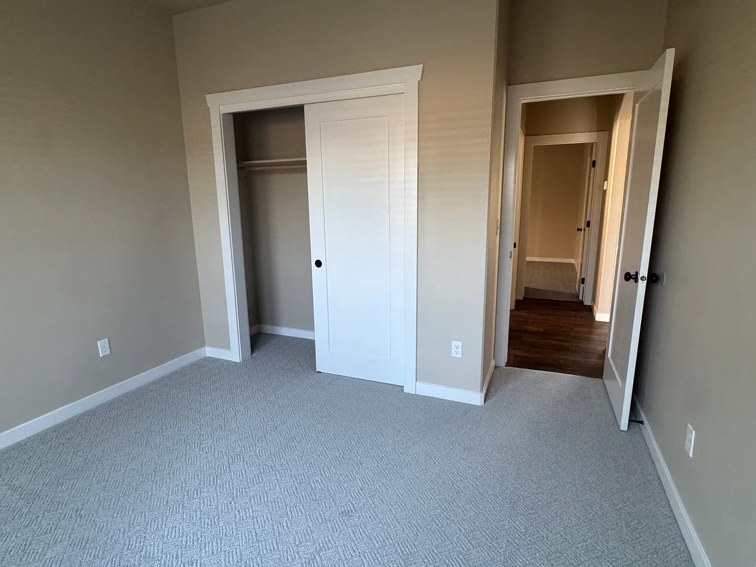 1021 N College Rd W — Photo 2