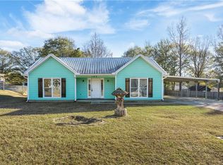 163 Oakleaf Ln, Smiths Station, AL 36877