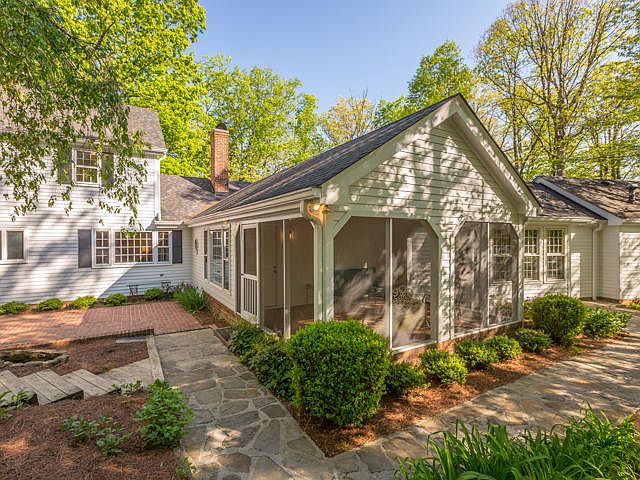 1st image of 109 Diana Ln