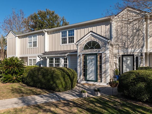 2nd image of 2079 Emerald Ter