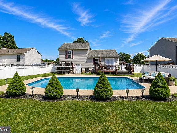 5th image of 903 Harvey Ln