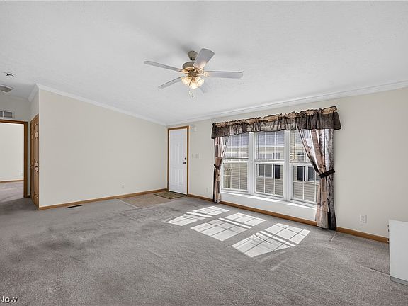 4th image of 668 Woodlawn Rd