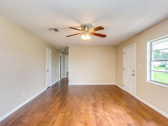5th image of 108 Morelia Ln