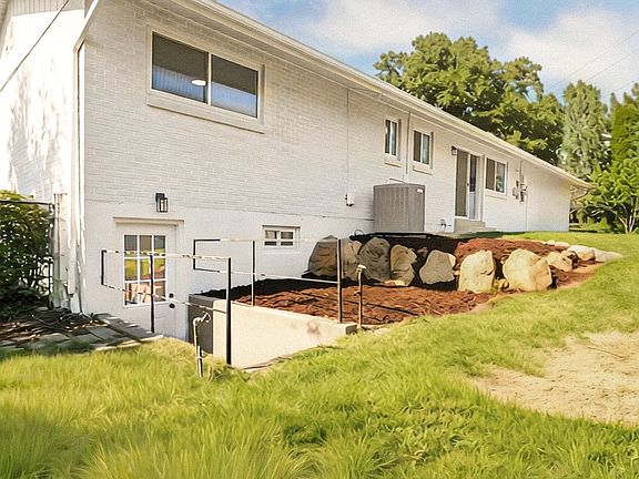 5th image of 3212 N Mount Lomond Dr