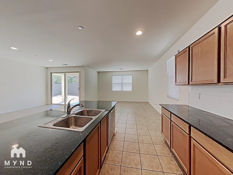 565 W Tallula Trl — Photo 4