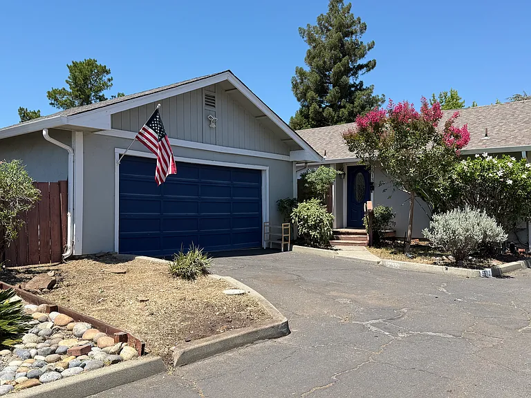 5513 Pamplona Ct — Photo 1