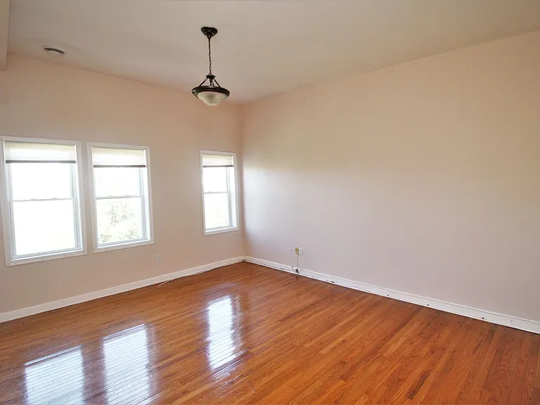 2501 Maryland Ave — Photo 7