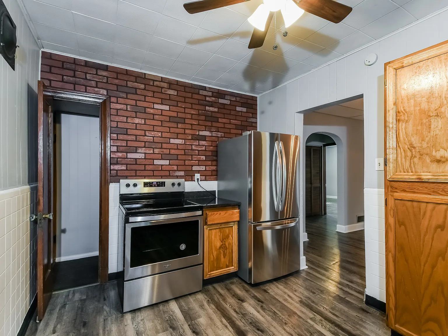 3 bed, 1.0 bath, 1400 sqft, $1,595 — Photo 3