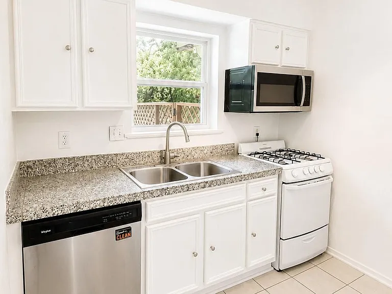 2021 Bluebonnet Ln #106 — Photo 9